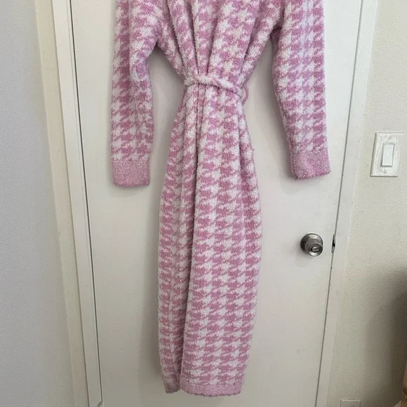SKIMS Pink Houndstooth Cozy Robe - Picture 7 of 9